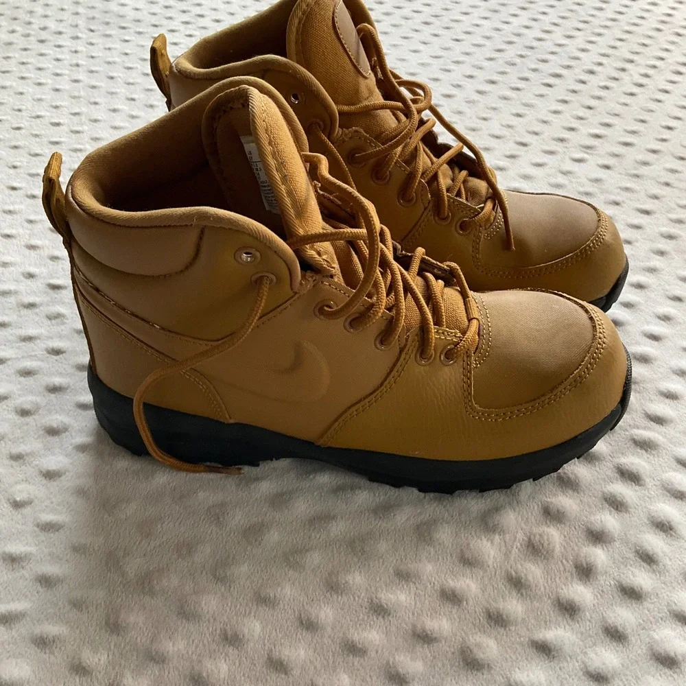 Nike‎ Manoa LTR GS Kids 6Y Wheat Boots BQ5372-700 Brown High Top Sneakers